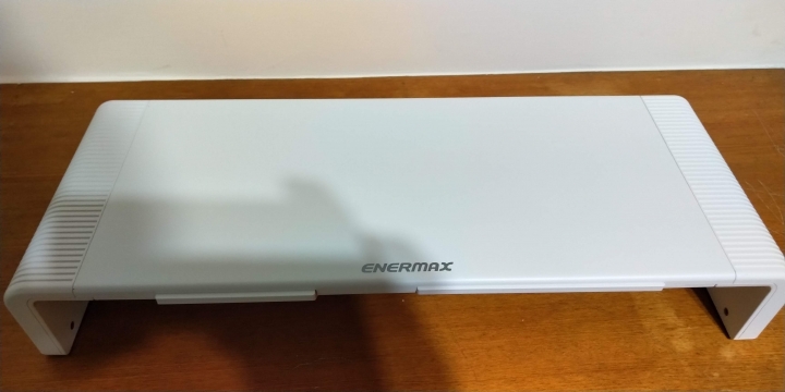 點我看大圖 ENERMAX TANKSTAND 螢幕架 不專業開箱