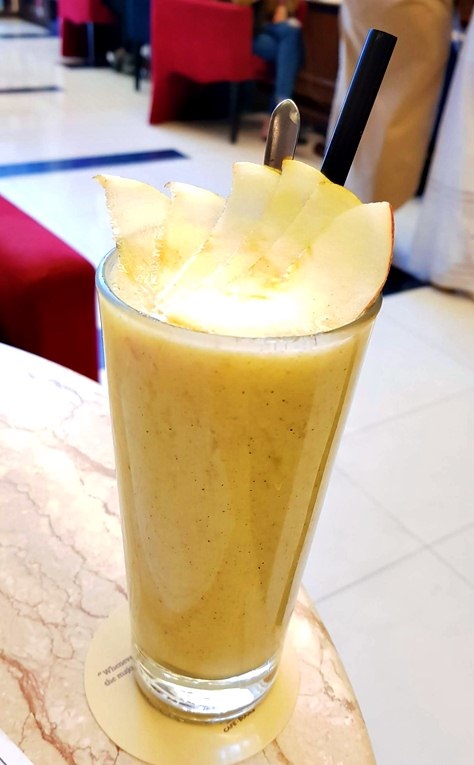 台北內湖moooon river cafe, books 咖啡館~閱讀好地方~ 豪華歐洲宮廷風裝潢~書本菜單~ 氣氛滿滿~ 下午茶~食記~