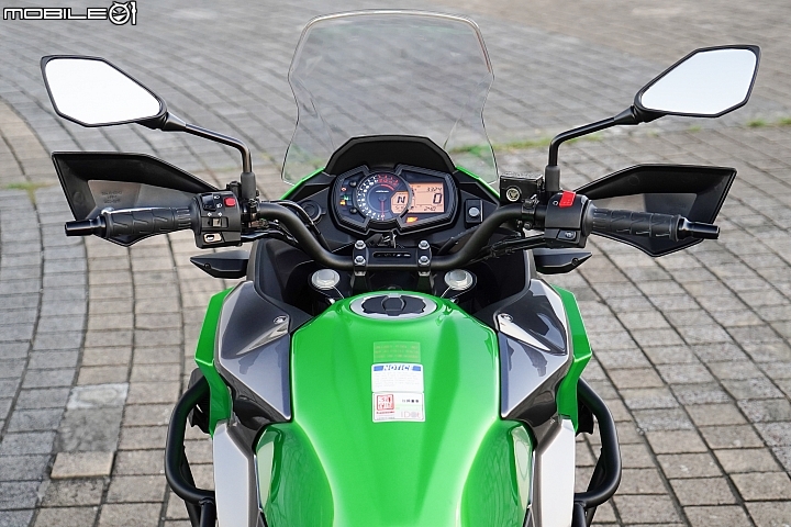 Kawasaki Versys-X 300 Tourer 配備滿載的越野旅行者