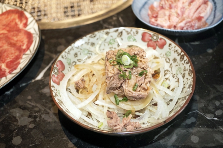 【台南燒肉】肉吧。燒肉 ｜音樂燒肉酒吧的夢幻共演｜霜降度12的A5和牛供應中｜神級食材平價享受｜專人桌邊代烤服務｜