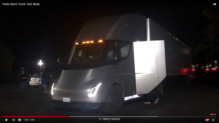 《TESLA Semi》夜間外觀／高速行駛音色 (2018/11)