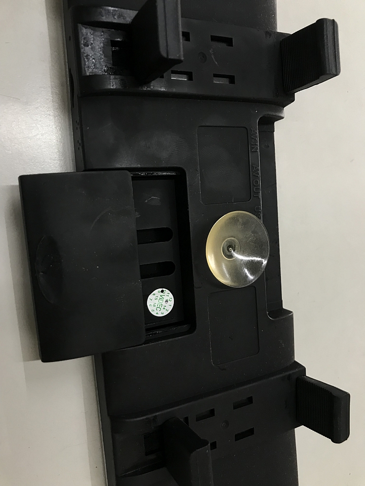 懇請網上大大解答，二手車上的行車紀錄器的型號