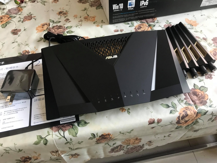 [開箱]不專業開箱 RT-AX88U