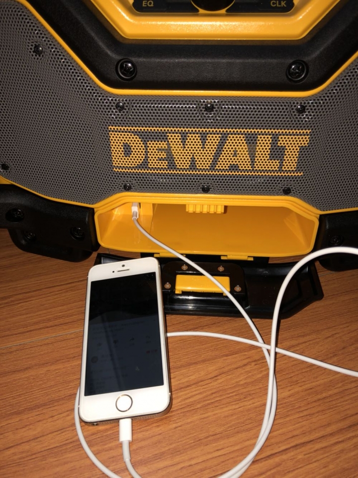 粗獷、狂野遠從千里來相聚 DeWalt DCR-025 手提音響