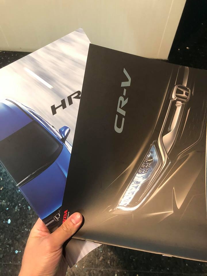 本魯歷經11種廠牌14種款式的賞車及買車之旅