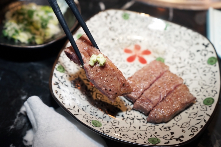 【台南燒肉】肉吧。燒肉 ｜音樂燒肉酒吧的夢幻共演｜霜降度12的A5和牛供應中｜神級食材平價享受｜專人桌邊代烤服務｜