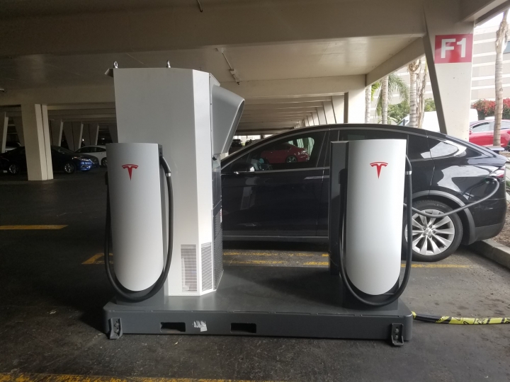 《超級充電站》臨時型超充平台