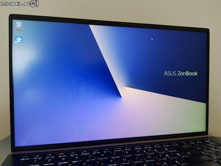 最小的15吋筆電&四面窄邊框 ZenBook 15 UX533 皇家藍