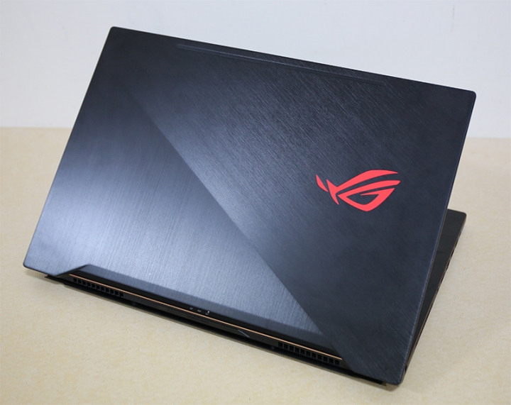 點我看大圖 我的ROG Zephyrus M GM501GS照片開箱 / 硬體小測