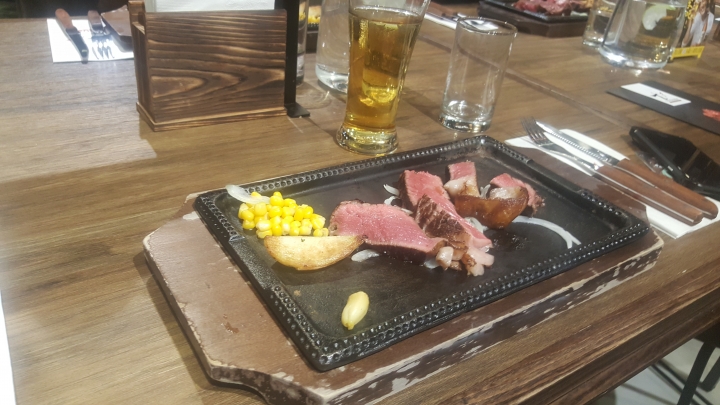 [試吃]ToTsuZen Steak 現切現煎以克計價濕式熟成牛排 投票日的嘗鮮初體驗