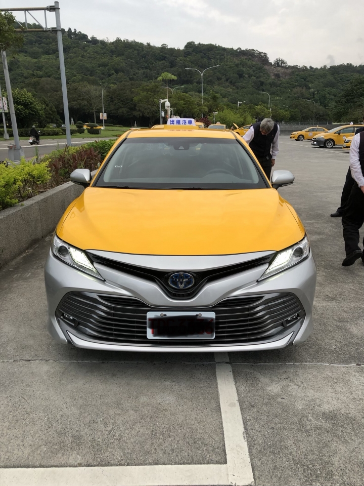 全台首批八代CAMRY油電計程車