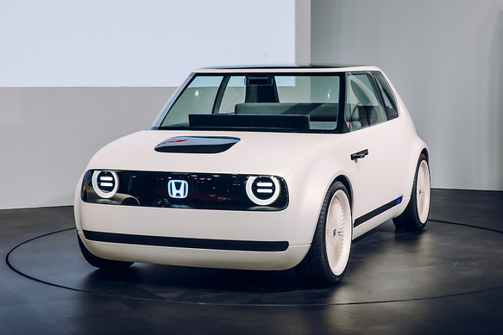 野生捕獲 Honda Urban EV 小型電動車，公路測試中！