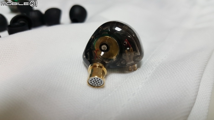 [評測] KZ ZSN 美型圈鐵入耳耳機, 覺得應該把原廠附的耳機都換了