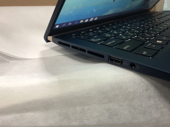 資訊月新機入手 Zenbook UX533FD 皇家藍 快速開箱