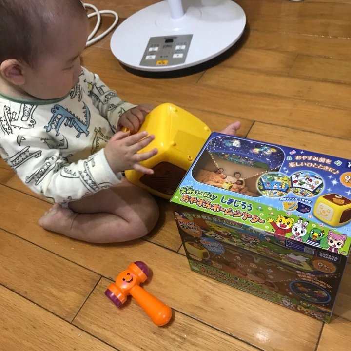 [開箱] 虎爺駕到! 哄睡嬰兒神器-TAKARA TOMY巧虎家庭劇院