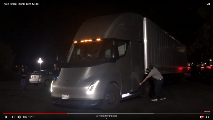《TESLA Semi》夜間外觀／高速行駛音色 (2018/11)
