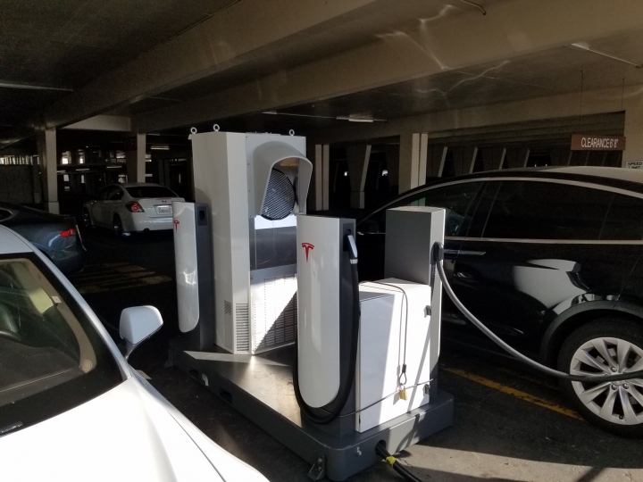 《超級充電站》臨時型超充平台