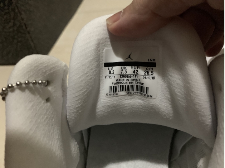 能否幫忙驗鞋，jordan 3冰底全白