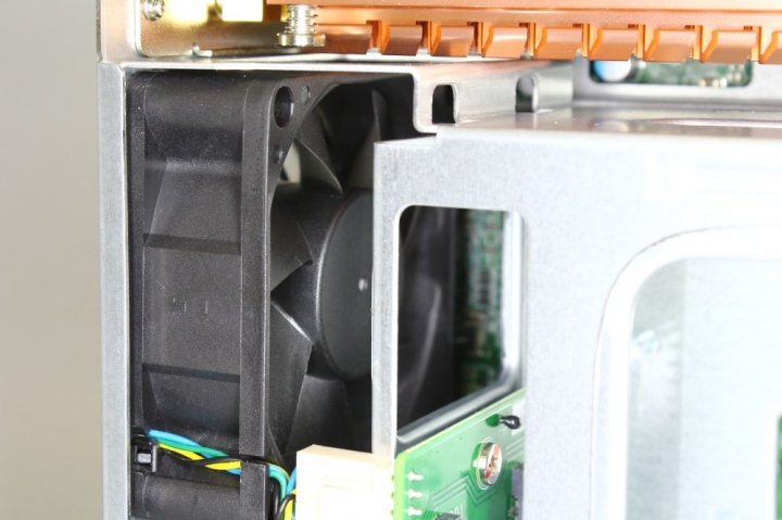 實測平價級NAS《QNAP TS-251B》透過PCIe無限延展機能