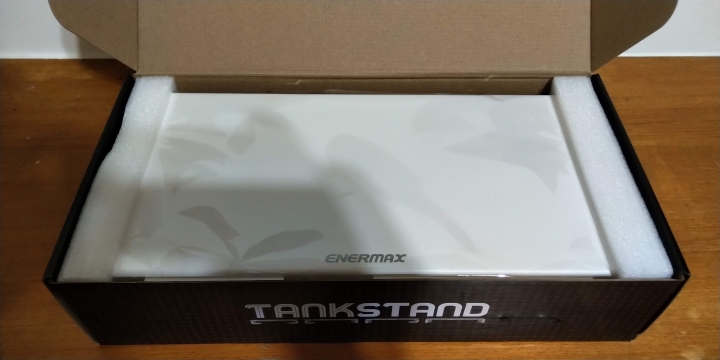 點我看大圖 ENERMAX TANKSTAND 螢幕架 不專業開箱