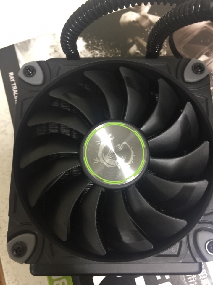 MSI 海鷹 2080Ti 不爽他不發光的風扇 換了它