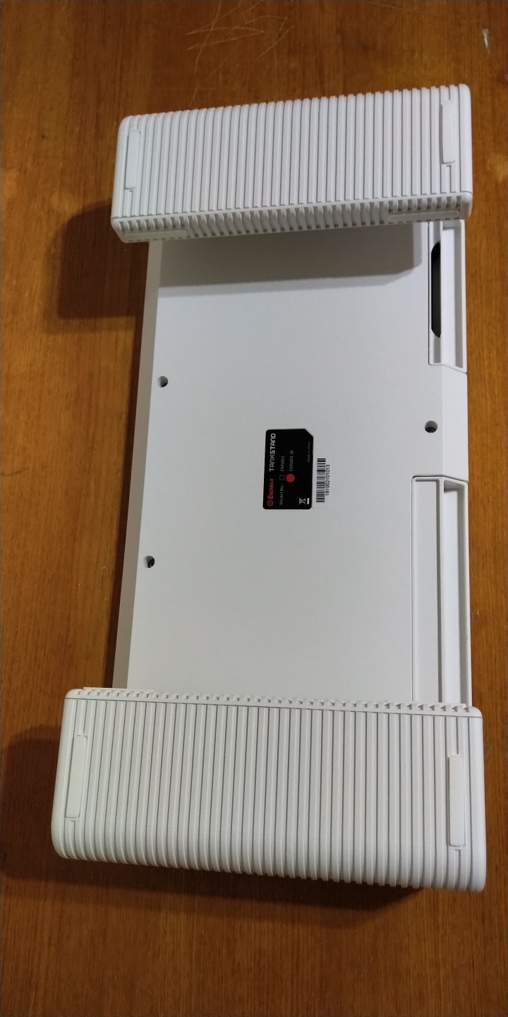 點我看大圖 ENERMAX TANKSTAND 螢幕架 不專業開箱