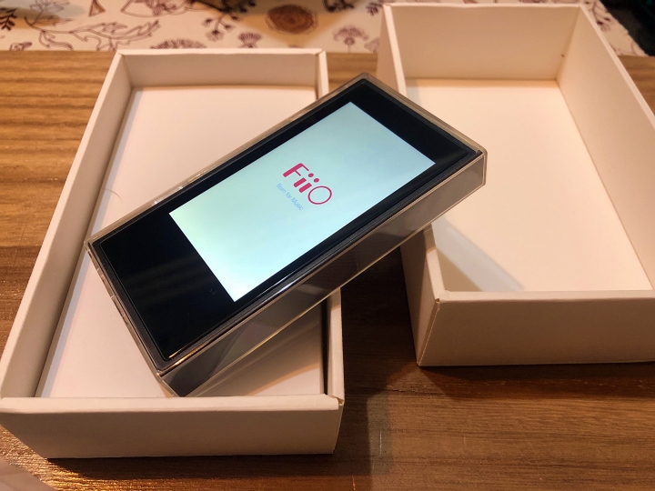 Fiio M9 Hi-Fi 無損音質高解析音樂播放器，支援2.5mm平衡輸出及藍牙傳輸