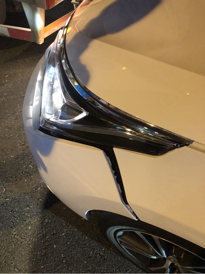 Altis 11.5 車頭小爛 要修多少？謝謝
