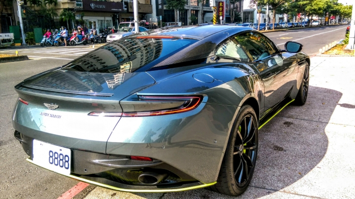 DB11 AMR Signature Edition