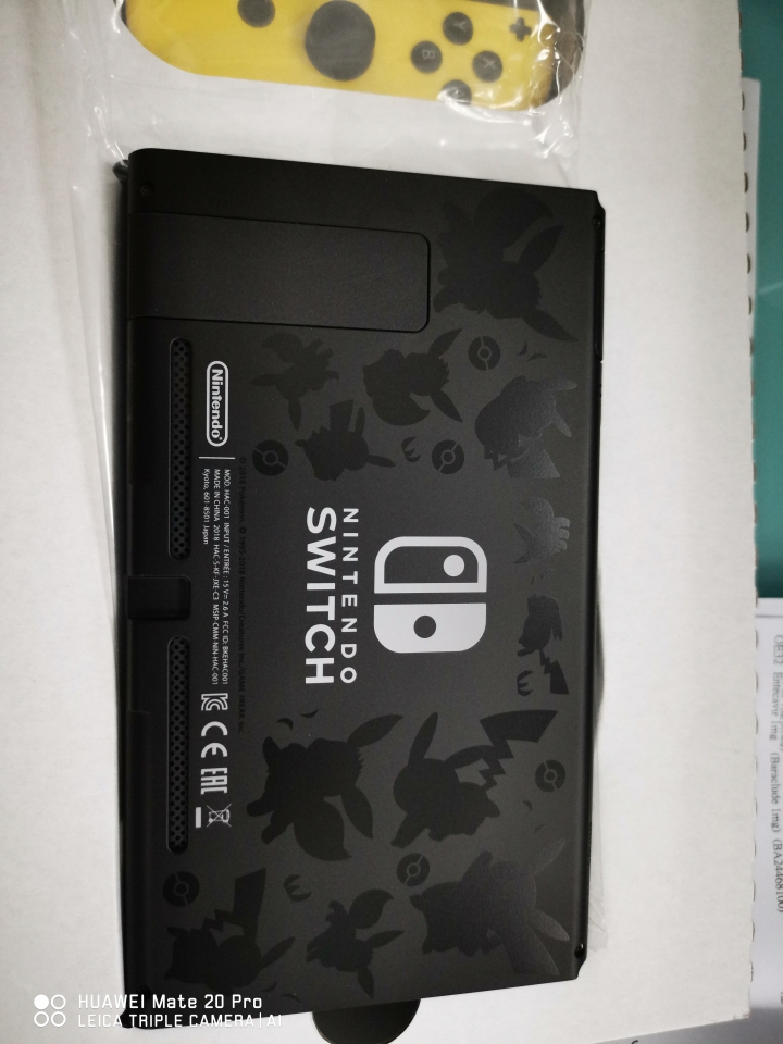 《精靈寶可夢 Let's Go！》Switch同捆組 ……簡單開箱
