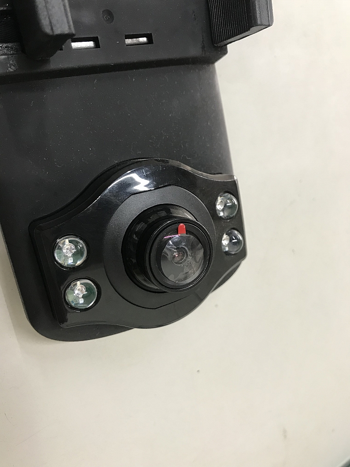 懇請網上大大解答，二手車上的行車紀錄器的型號