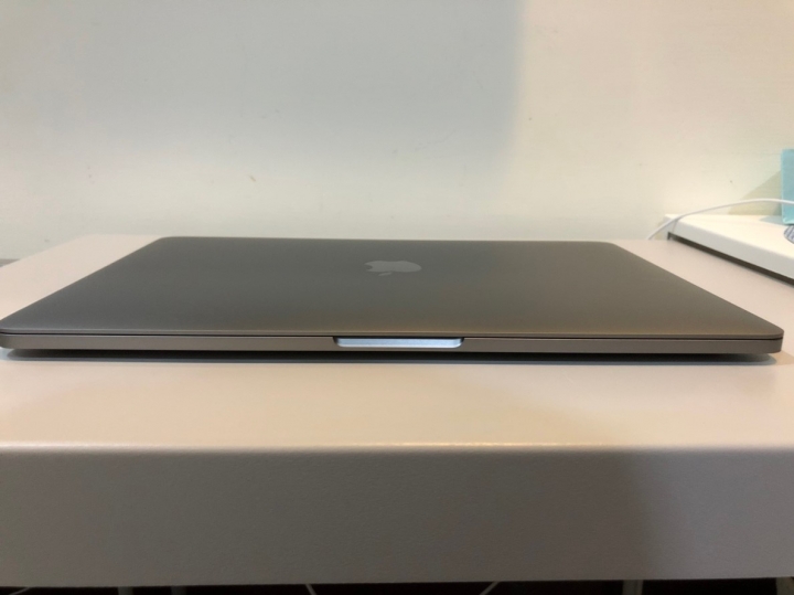 2018 MacBook Pro 13" w/ Touch Bar 開箱