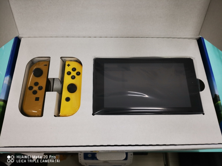 《精靈寶可夢 Let's Go！》Switch同捆組 ……簡單開箱