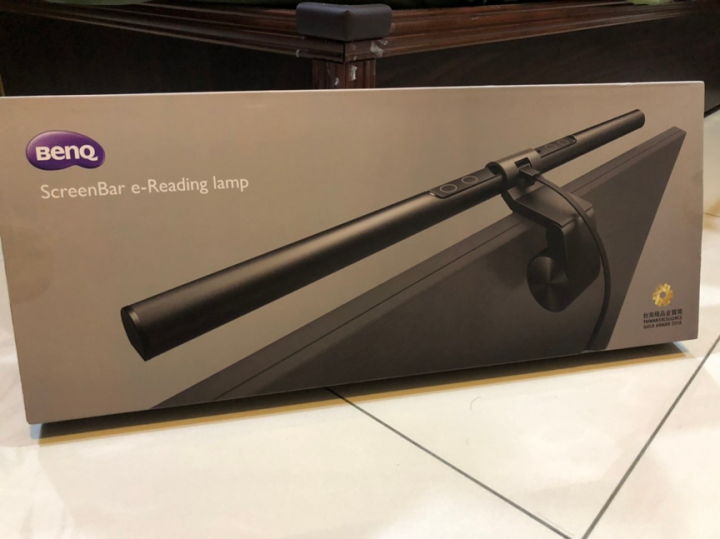 女友就是愛大的…BenQ GW2780開箱 Feat. BenQ智能掛燈