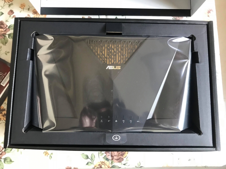 [開箱]不專業開箱 RT-AX88U
