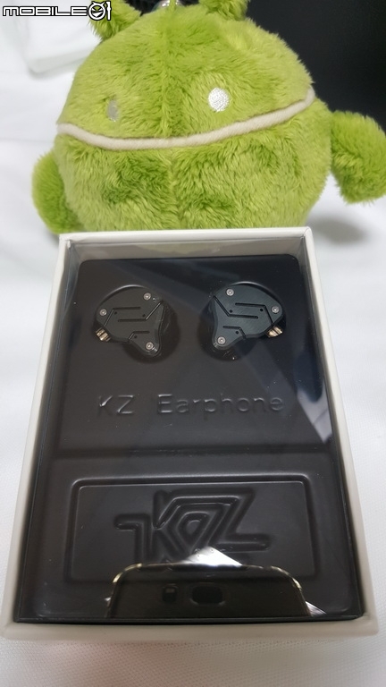 [評測] KZ ZSN 美型圈鐵入耳耳機, 覺得應該把原廠附的耳機都換了