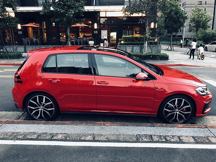 (開箱文) Golf GTI Performance - 暴風紅 (圖多)