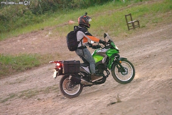 Kawasaki Versys-X 300 Tourer 配備滿載的越野旅行者