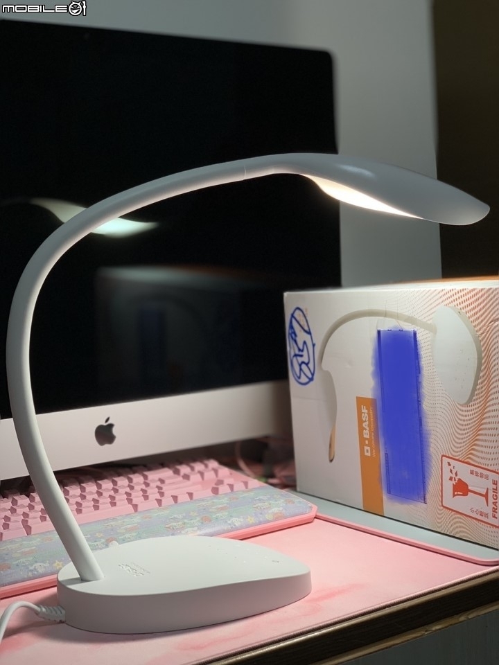 點我看大圖 臻光彩小太陽護眼LED觸控檯燈(從來沒看書超過30分鐘的小妹妹,看了1個小時)