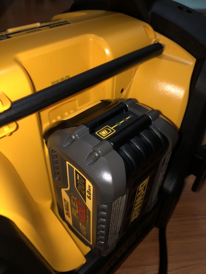 粗獷、狂野遠從千里來相聚 DeWalt DCR-025 手提音響