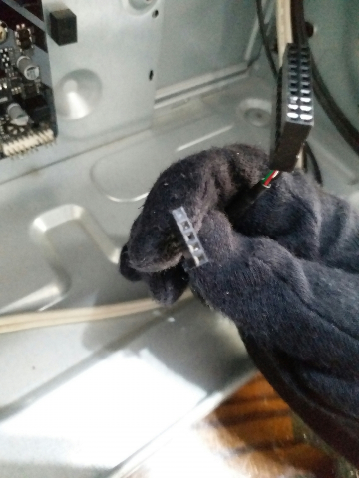 【求救】舊機殼前面板線材安裝