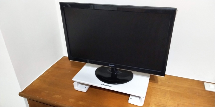 點我看大圖 ENERMAX TANKSTAND 螢幕架 不專業開箱