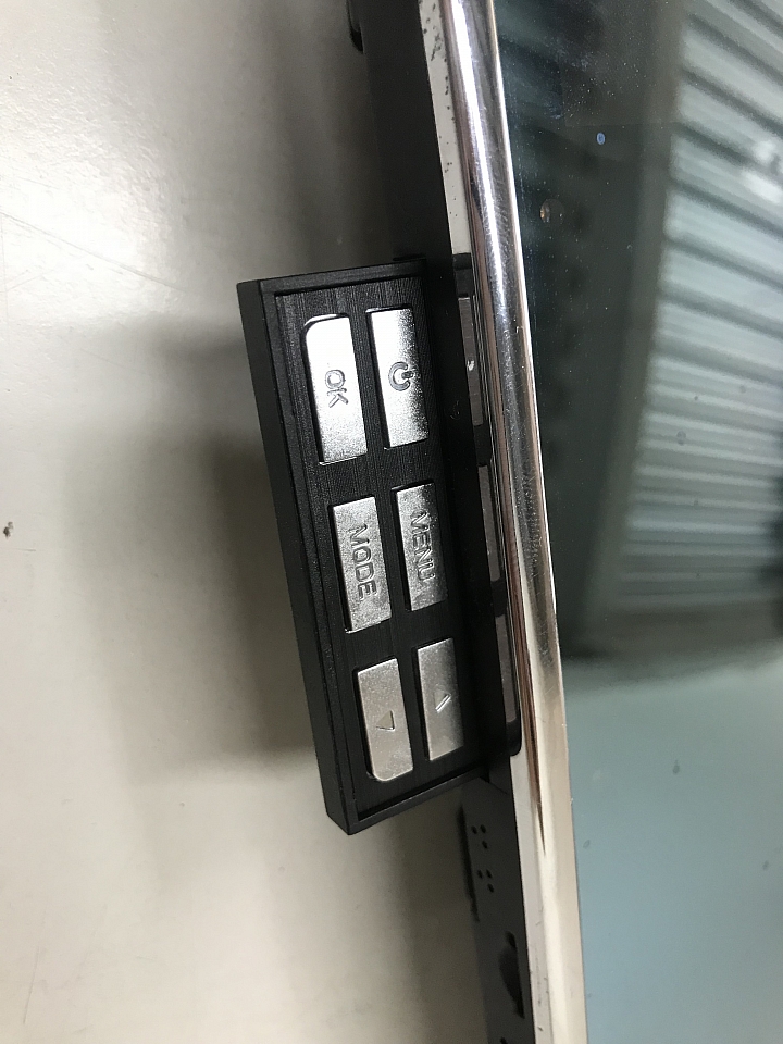 懇請網上大大解答，二手車上的行車紀錄器的型號