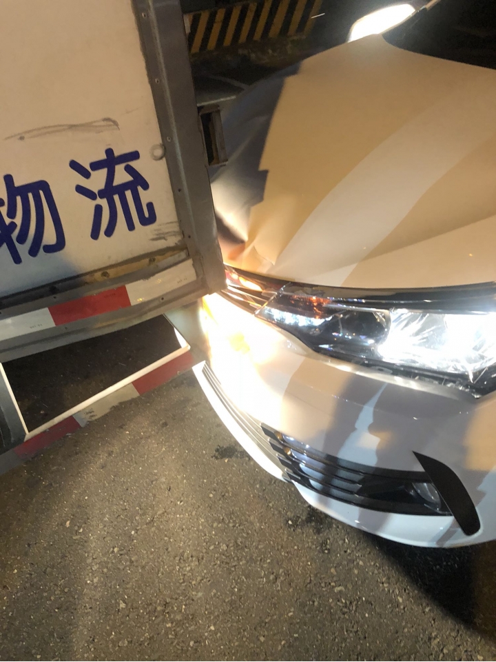 Altis 11.5 車頭小爛 要修多少？謝謝