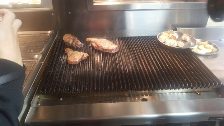 [試吃]ToTsuZen Steak 現切現煎以克計價濕式熟成牛排 投票日的嘗鮮初體驗
