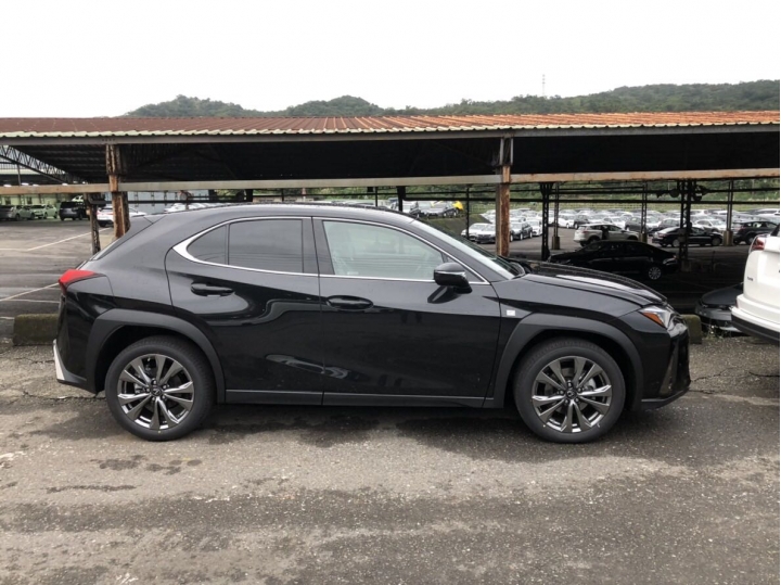 UX200 (Black) F-Sport limit Edition （限量50sets)開箱