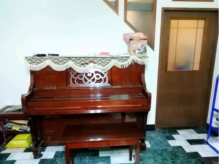 用不到的鋼琴贈送,僅需付運費