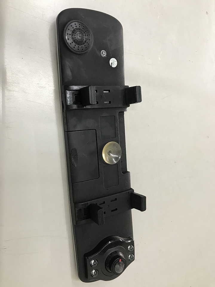 懇請網上大大解答，二手車上的行車紀錄器的型號