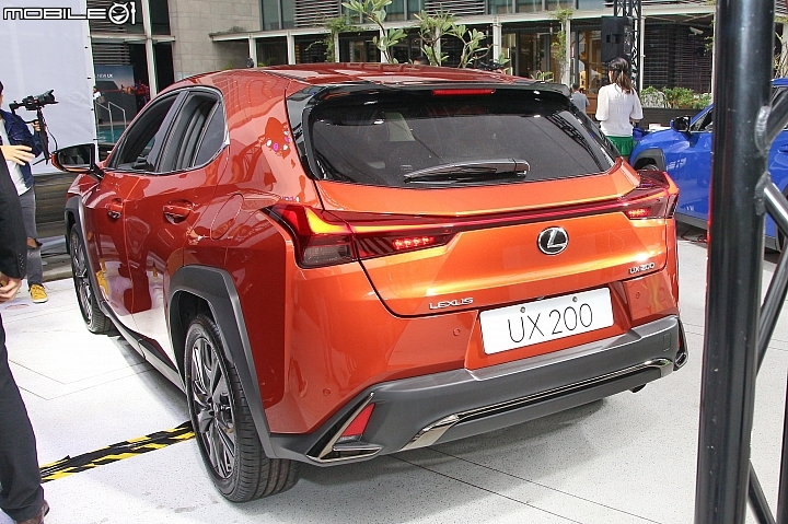 【國內新訊】Lexus UX200 139萬元起全球率先上市，250h油電混合動力明年第一季跟進！