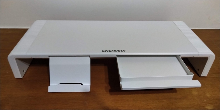 點我看大圖 ENERMAX TANKSTAND 螢幕架 不專業開箱